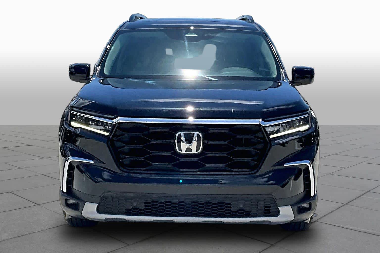 Used 2024 Honda Pilot Touring image 4