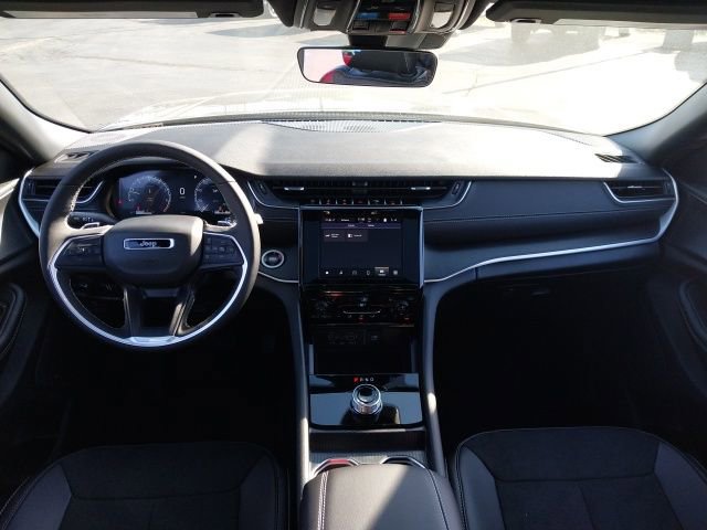 New 2025 Jeep Grand Cherokee Laredo image 7