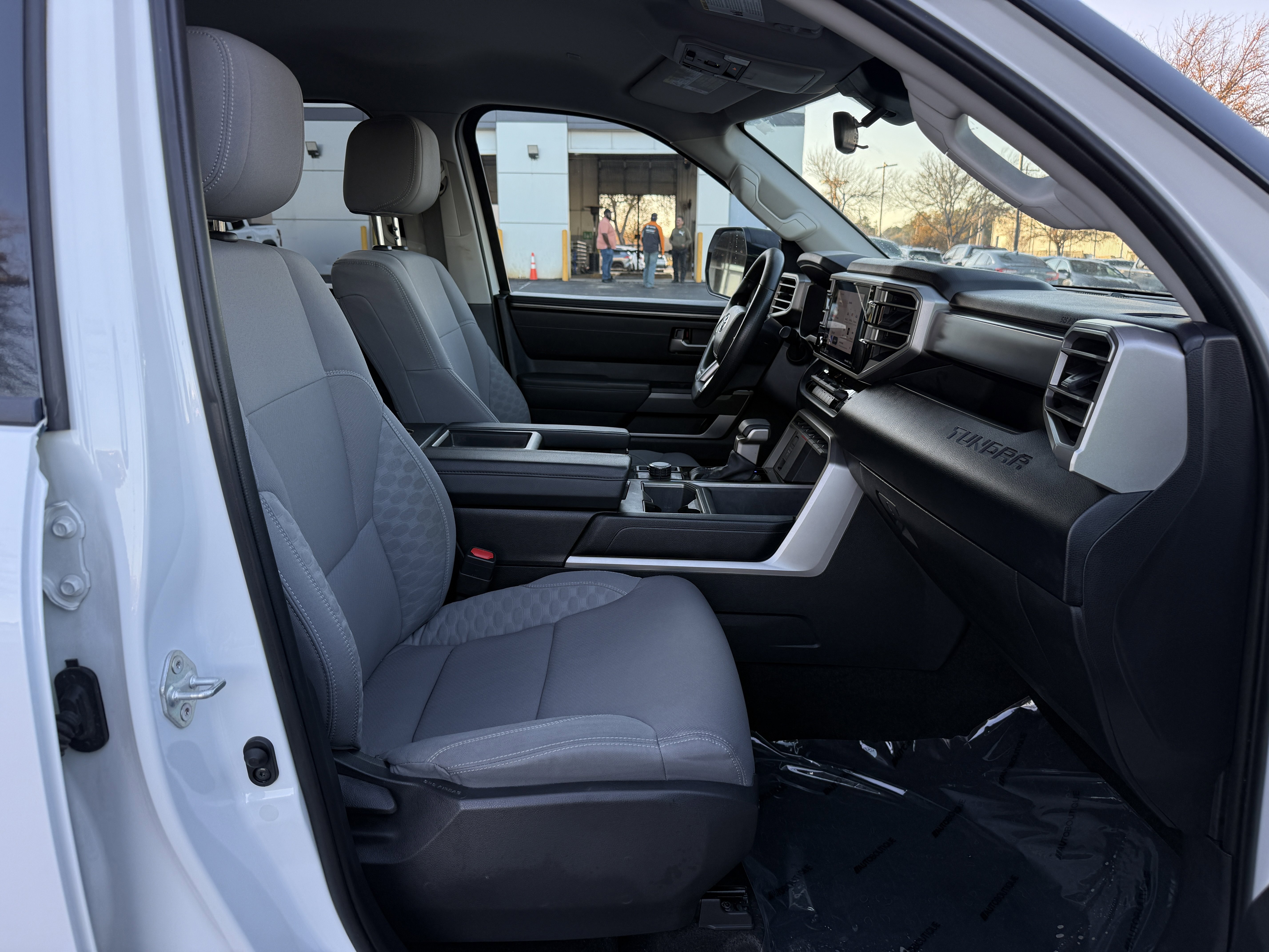 Used 2022 Toyota Tundra SR5 w/ SR5 Convenience Package image 31