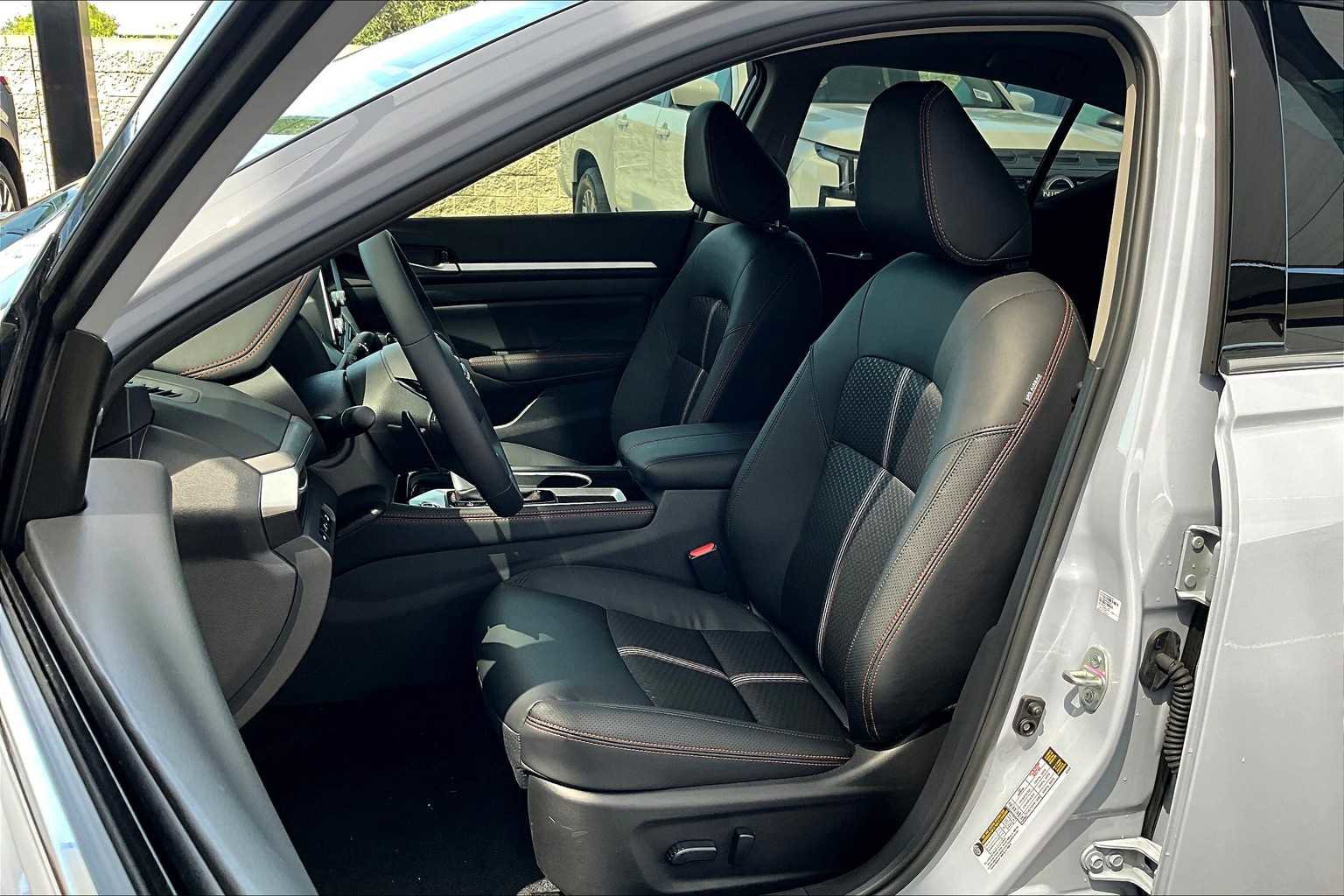 New 2025 Nissan Altima 2.5 SR image 15