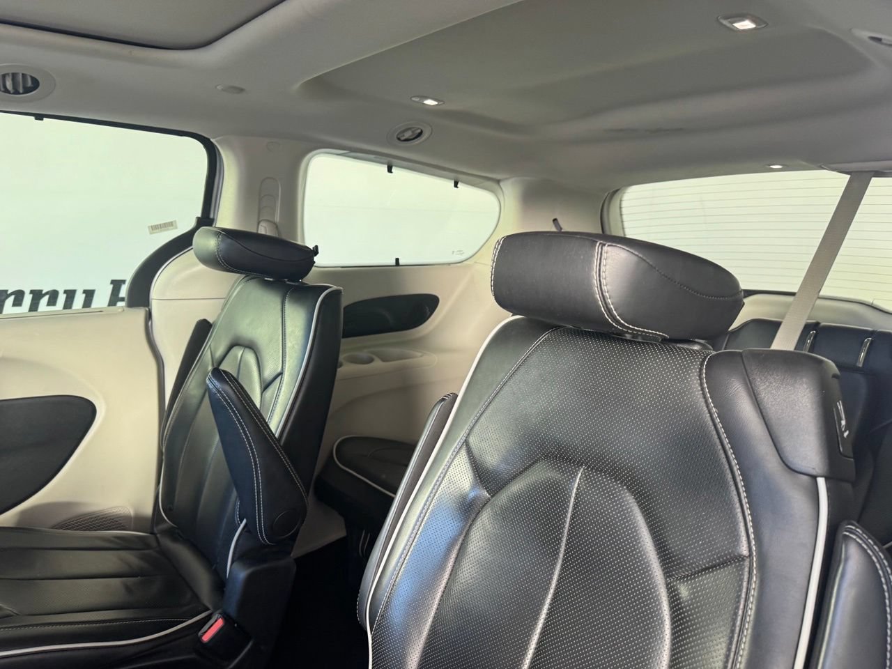 Used 2024 Chrysler Pacifica Limited FWD image 11
