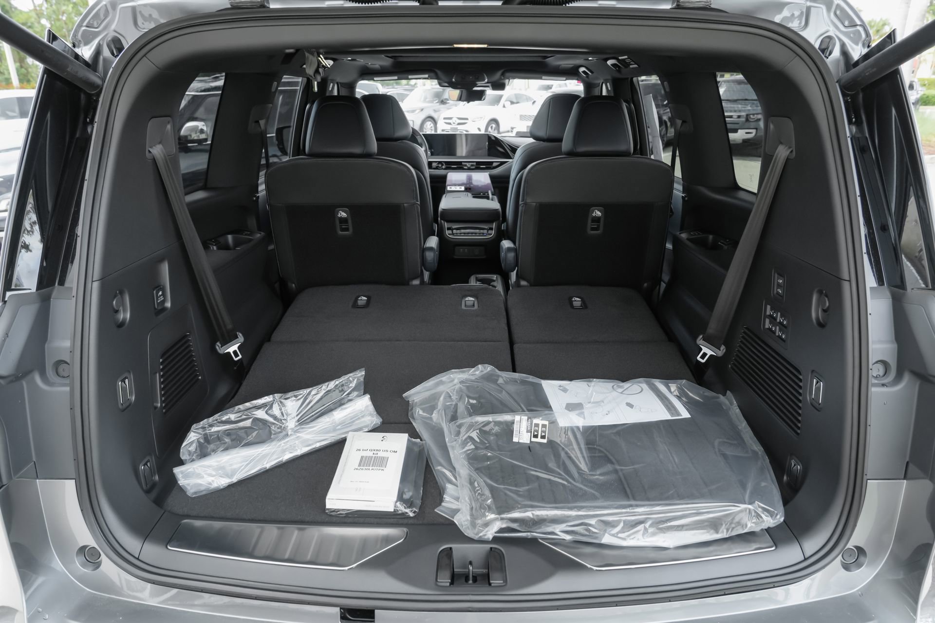 New 2026 INFINITI QX80 4WD w/ Sport Exterior Package image 32