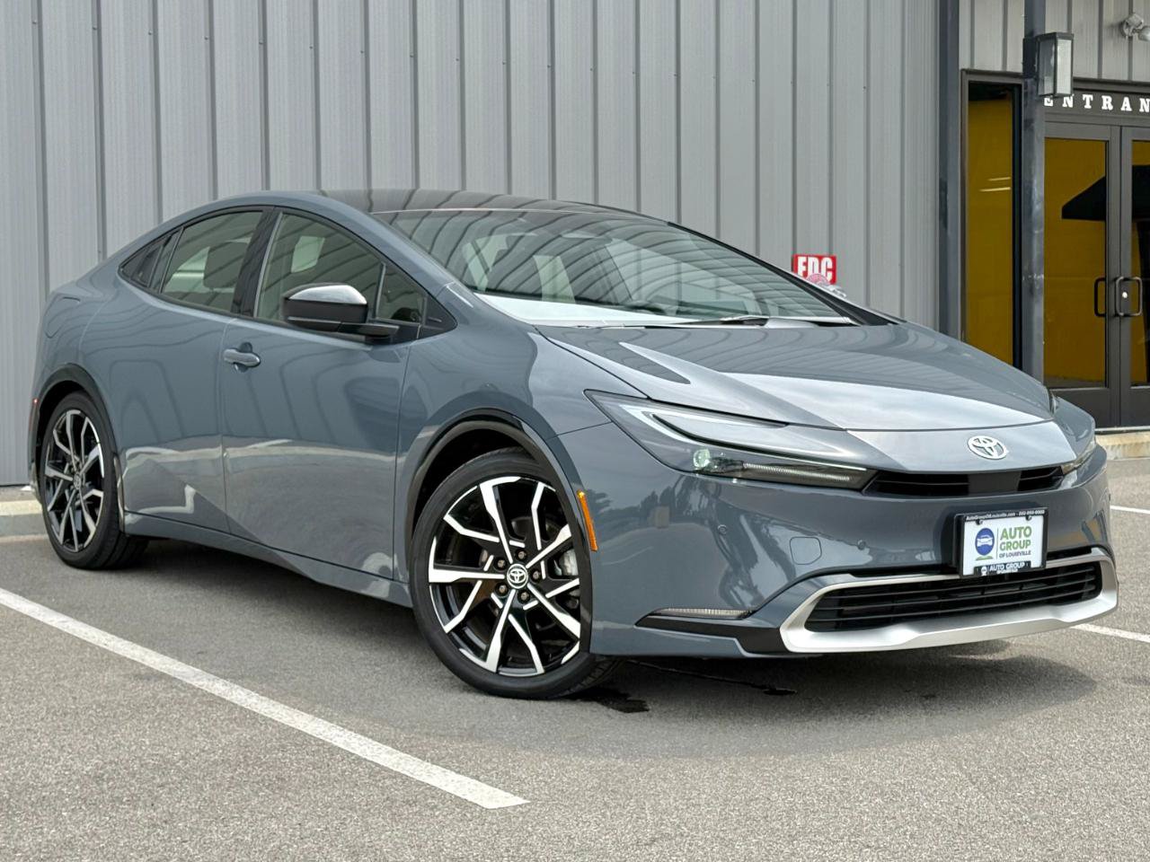 Used 2026 Toyota Prius Plug-In Hybrid FWD image 3