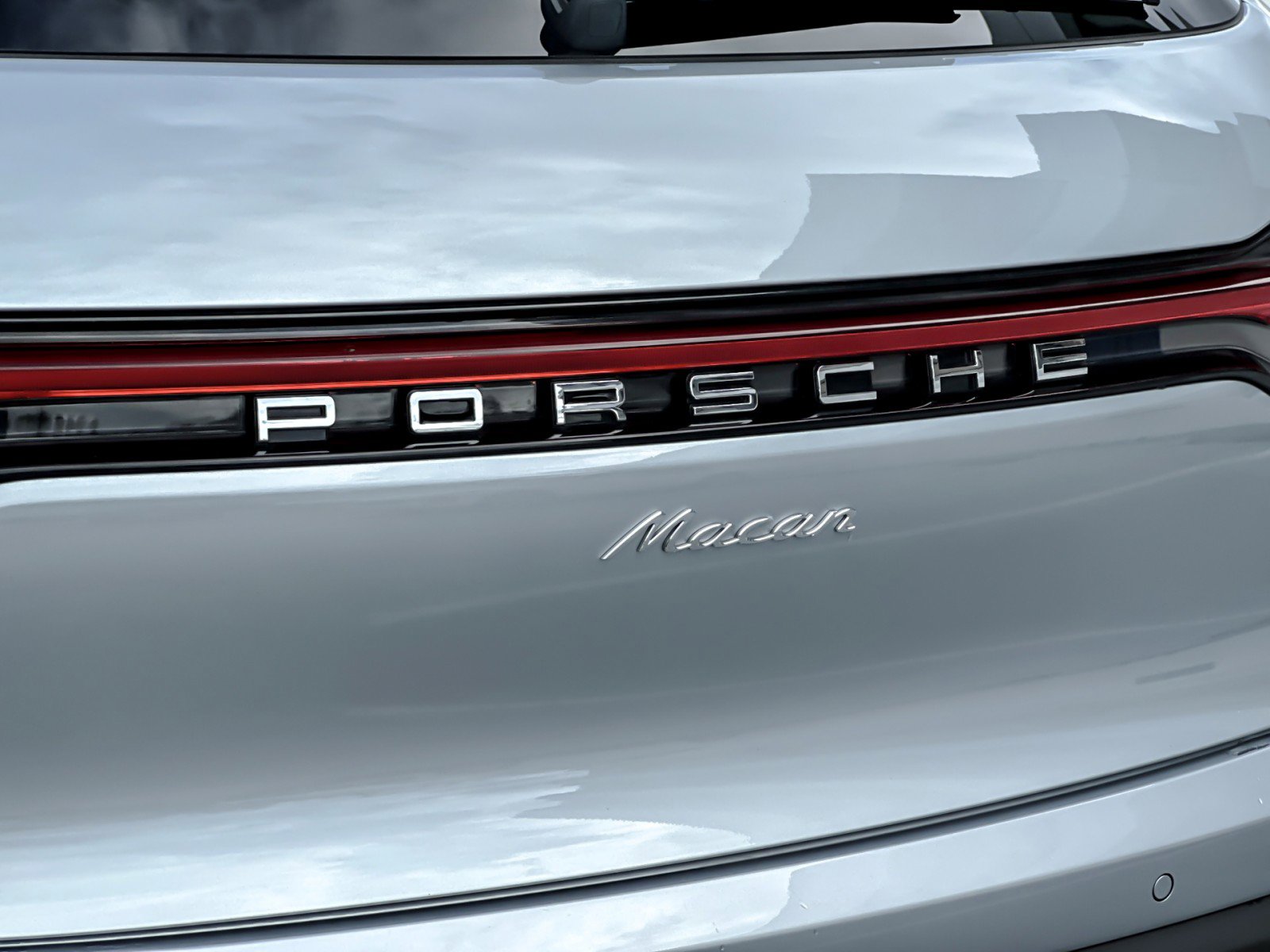 Used 2025 Porsche Macan image 27