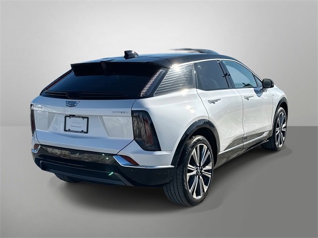 Used 2025 Cadillac Optiq Luxury 2 image 26