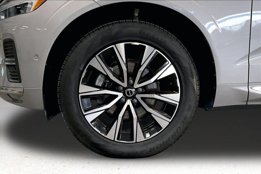 Certified 2023 Volvo XC60 B5 Plus AWD/4WD image 34