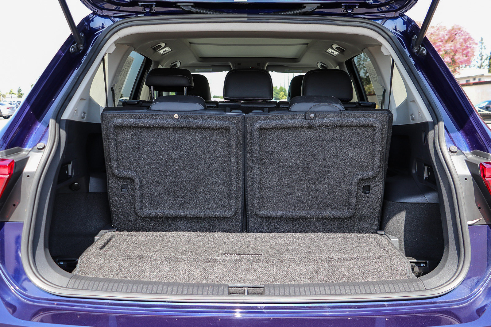 Used 2021 Volkswagen Tiguan SE w/ Panoramic Sunroof Package FWD image 28