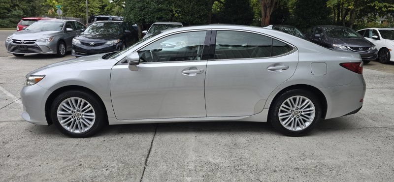 Used 2014 Lexus ES 350 w/ Luxury Package FWD image 2
