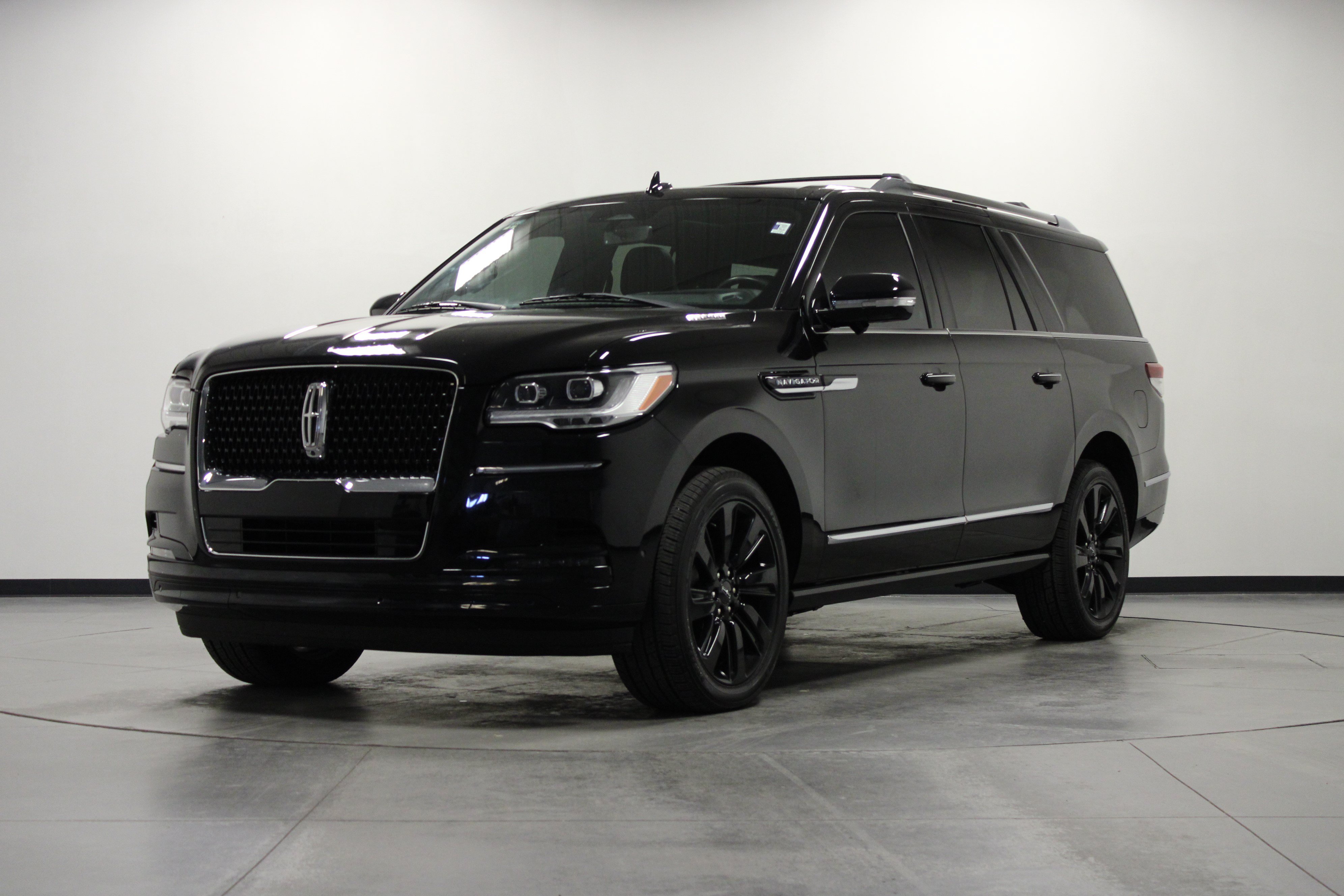 Used 2024 Lincoln Navigator L Reserve AWD/4WD image 8
