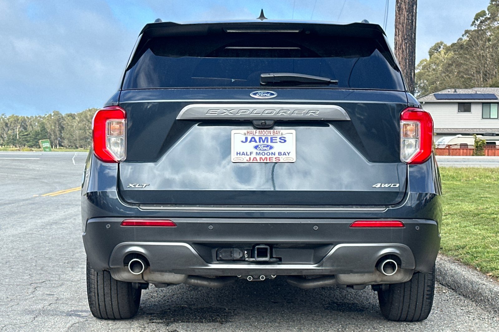 Used 2023 Ford Explorer XLT w/ Equipment Group 202A AWD/4WD image 4