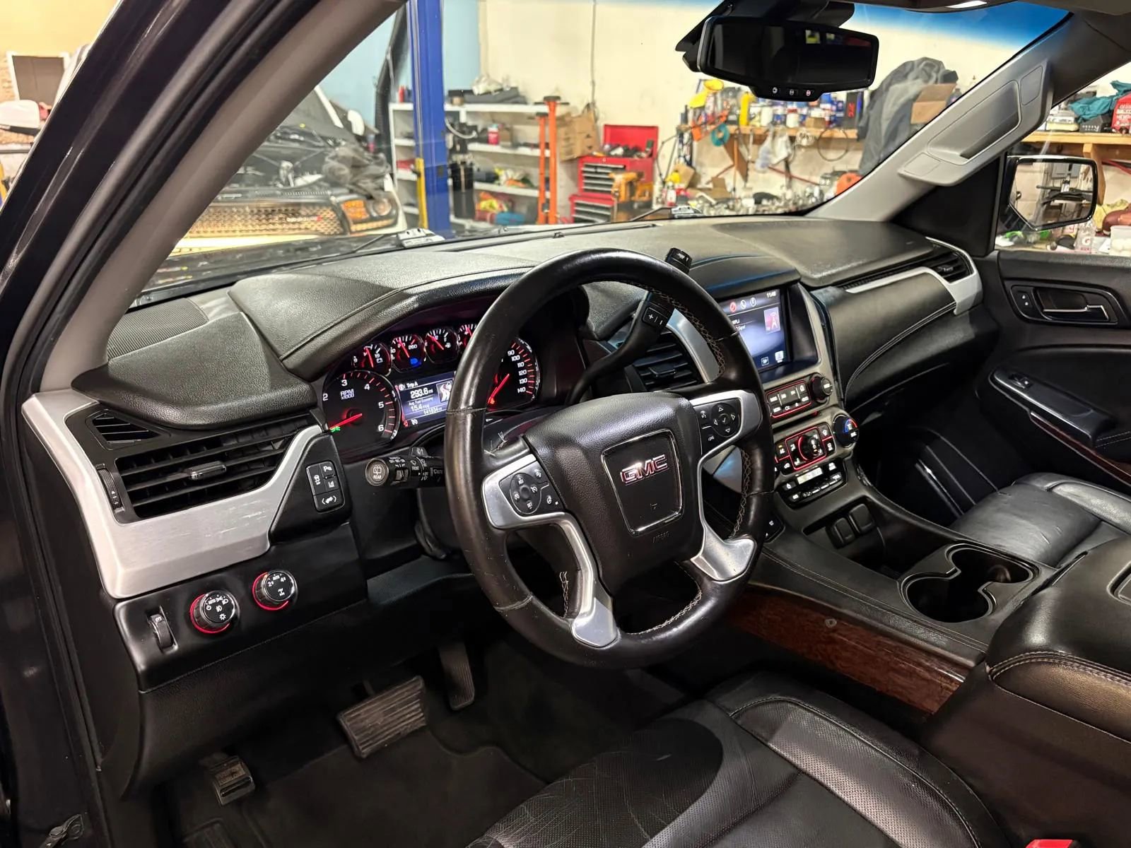 Used 2015 GMC Yukon SLT image 19