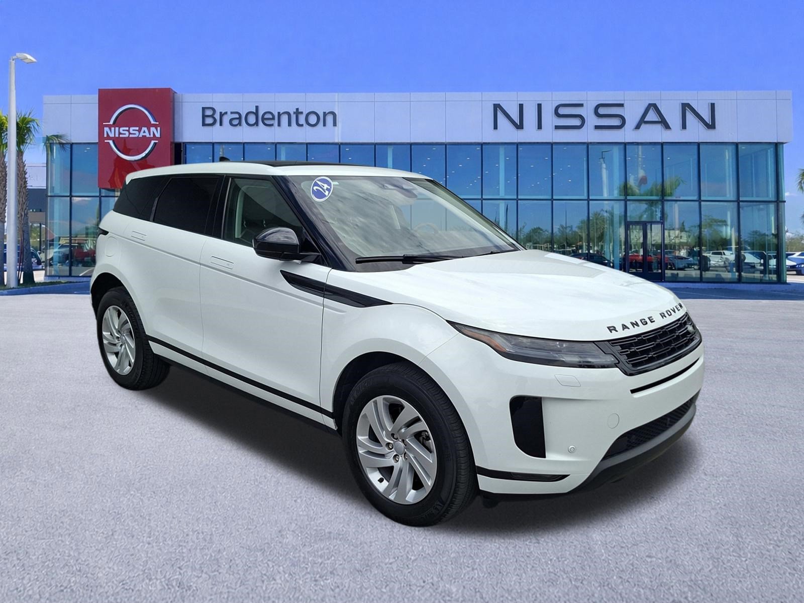 Used 2024 Land Rover Range Rover Evoque S AWD/4WD image 3