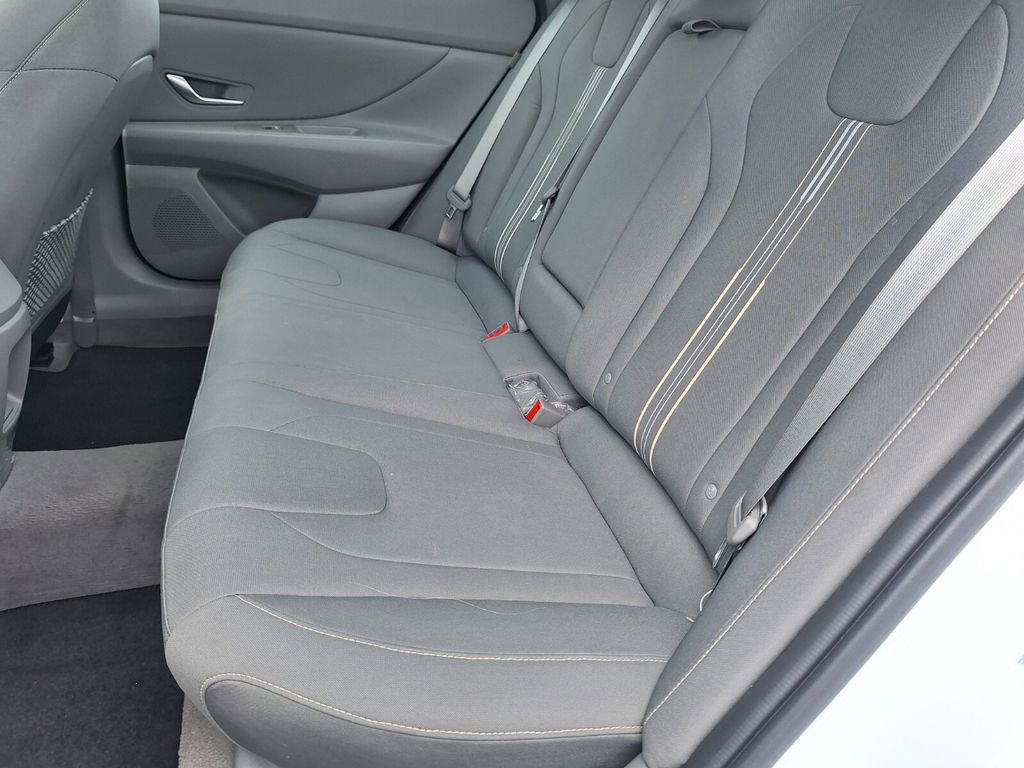 Used 2025 Hyundai Elantra SEL image 24