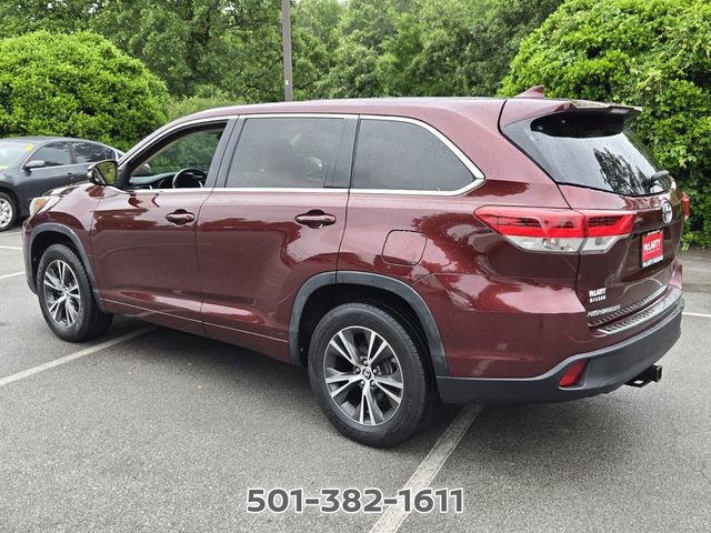 Used 2017 Toyota Highlander Plus FWD image 3