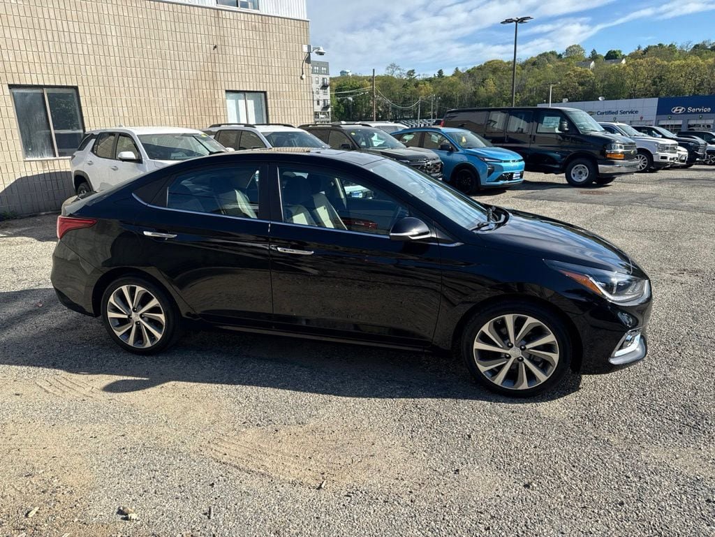 Used 2021 Hyundai Accent Limited FWD image 7