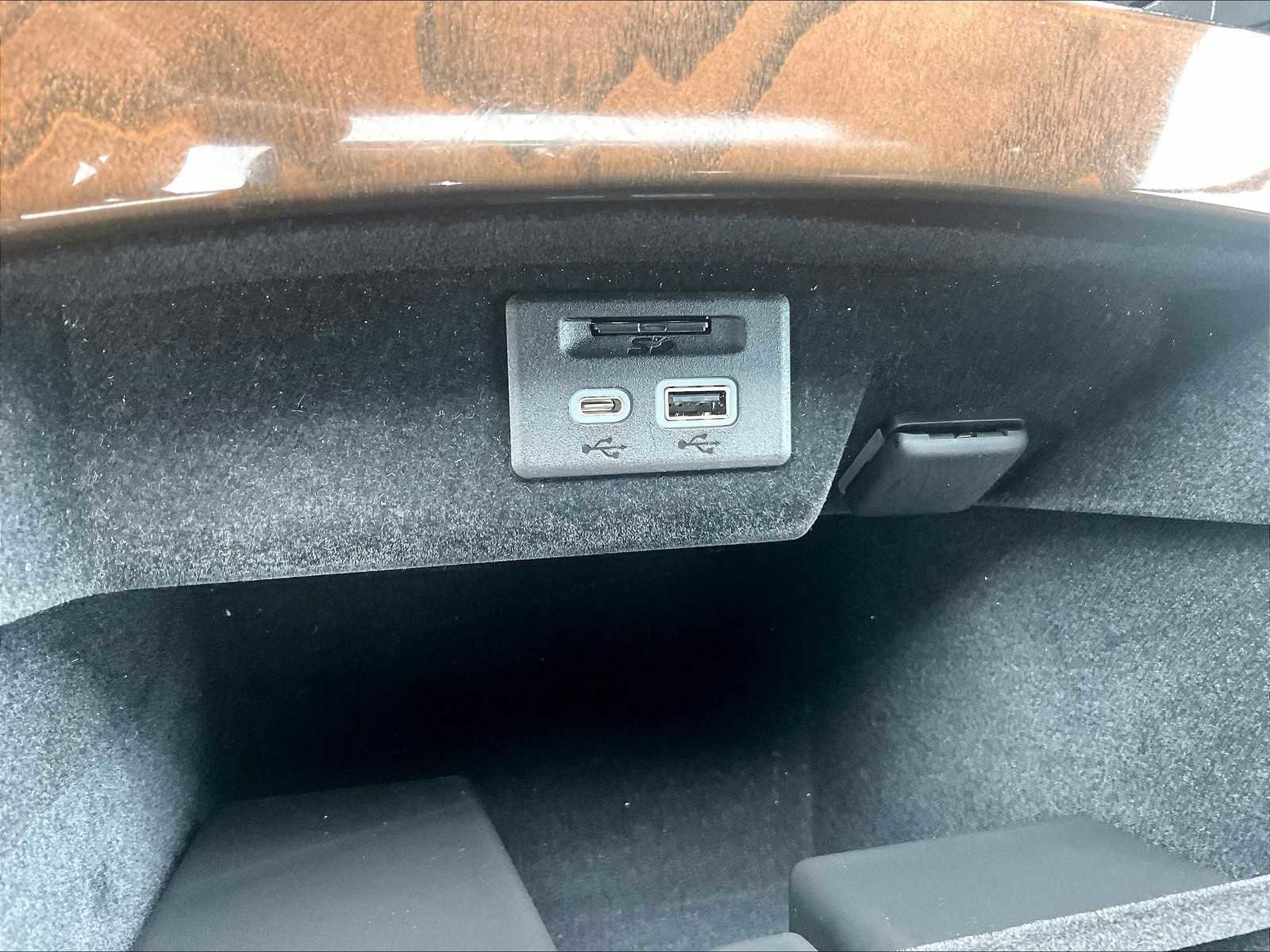 Used 2023 Cadillac Escalade Sport Platinum w/ LPO, ONYX Package image 28