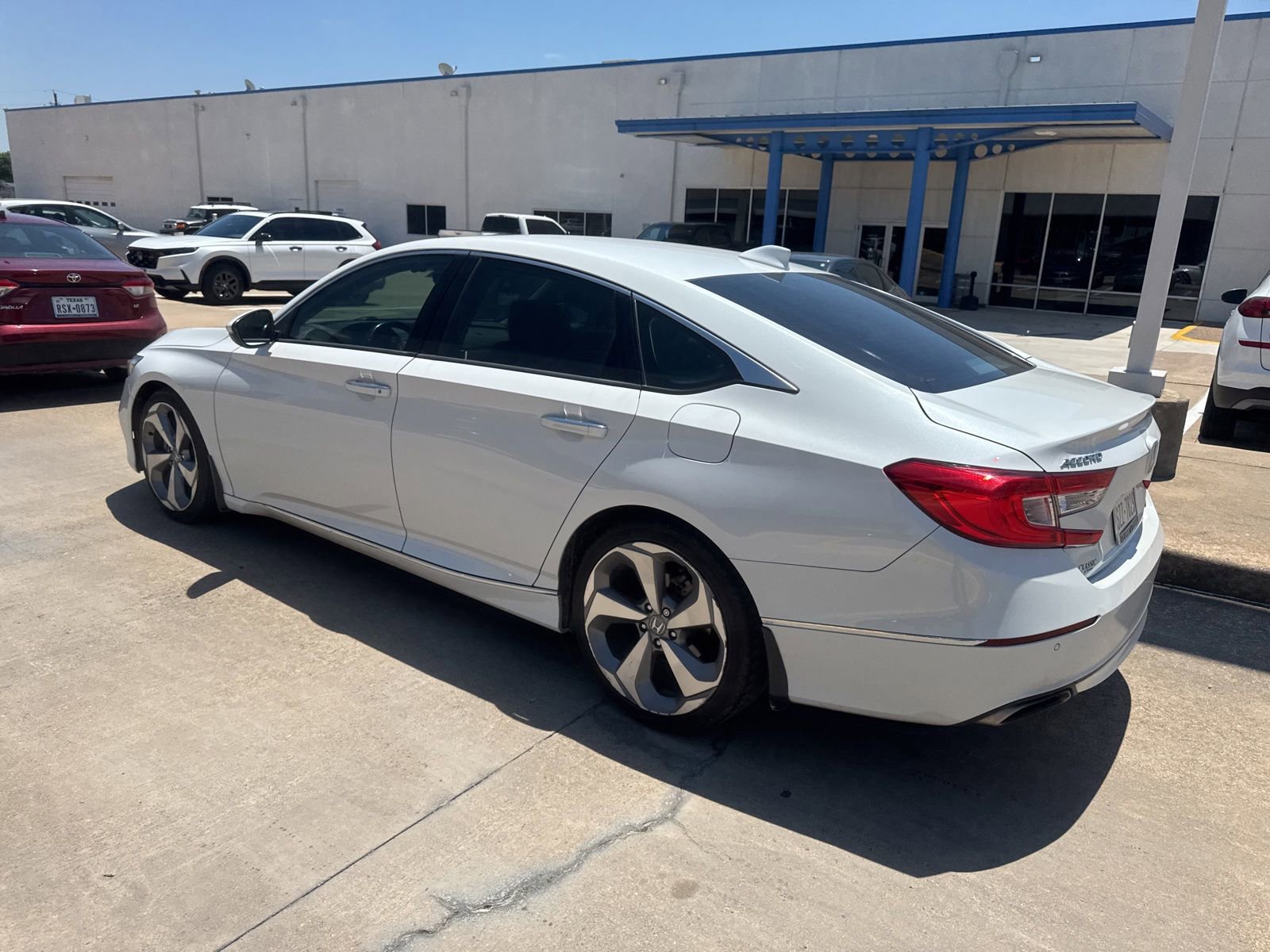 Used 2018 Honda Accord Touring image 4