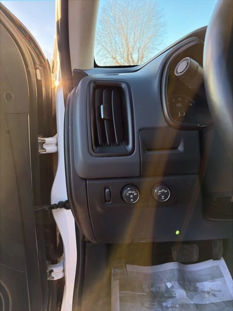 Used 2022 Chevrolet Colorado Z71 AWD/4WD image 16