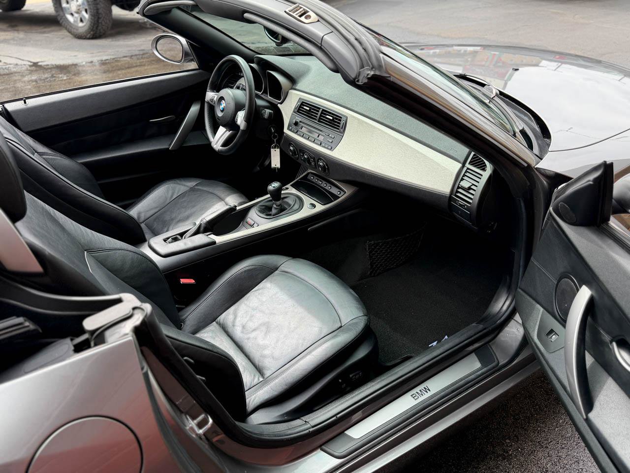 Used 2005 BMW Z4 2.5i image 21