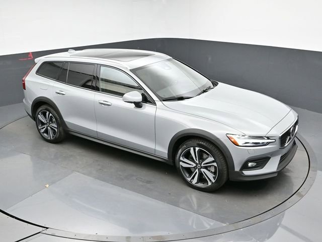 New 2026 Volvo V60 B5 Cross Country Plus w/ Protection Package Premier image 45