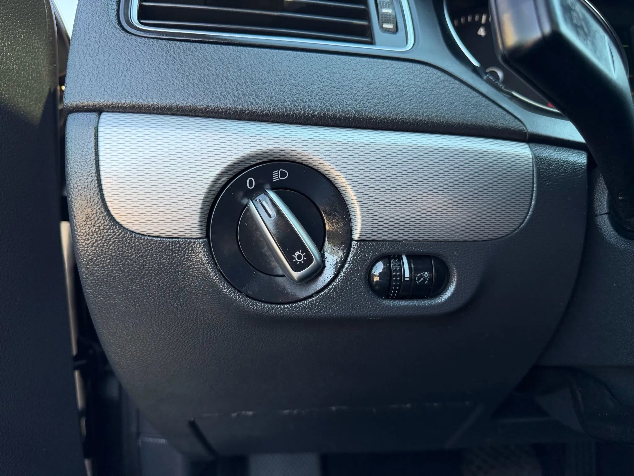 Used 2016 Volkswagen Jetta SE image 15