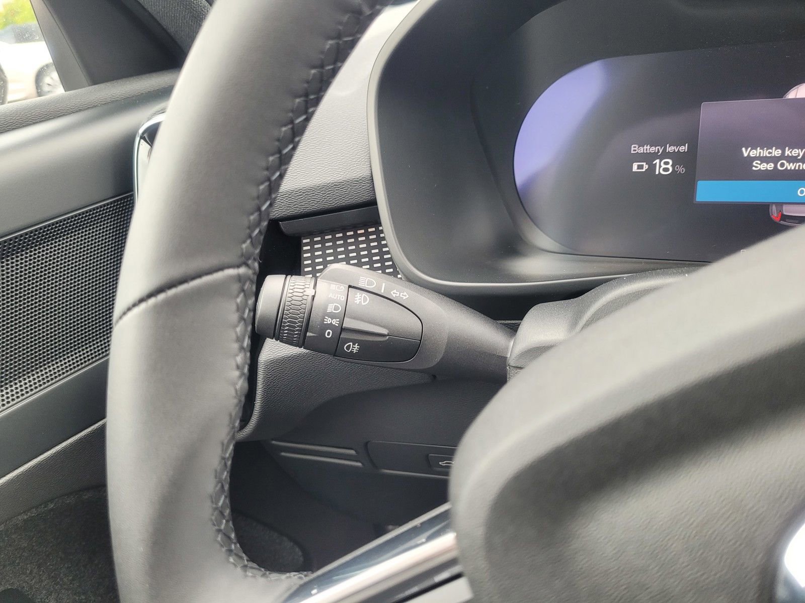 New 2026 Volvo EX40 Plus w/ Climate Package image 18