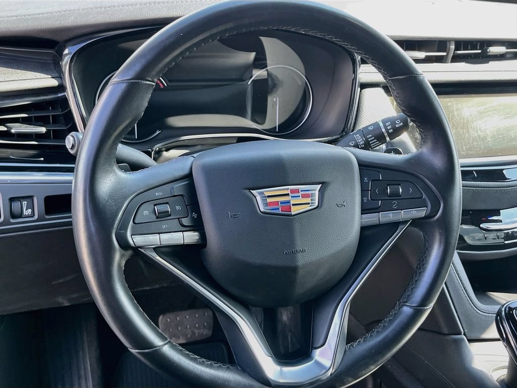 Used 2025 Cadillac XT6 Luxury FWD image 11