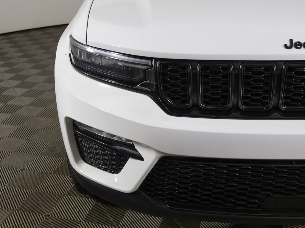 Used 2023 Jeep Grand Cherokee Limited w/ Black Appearance Package AWD/4WD image 15