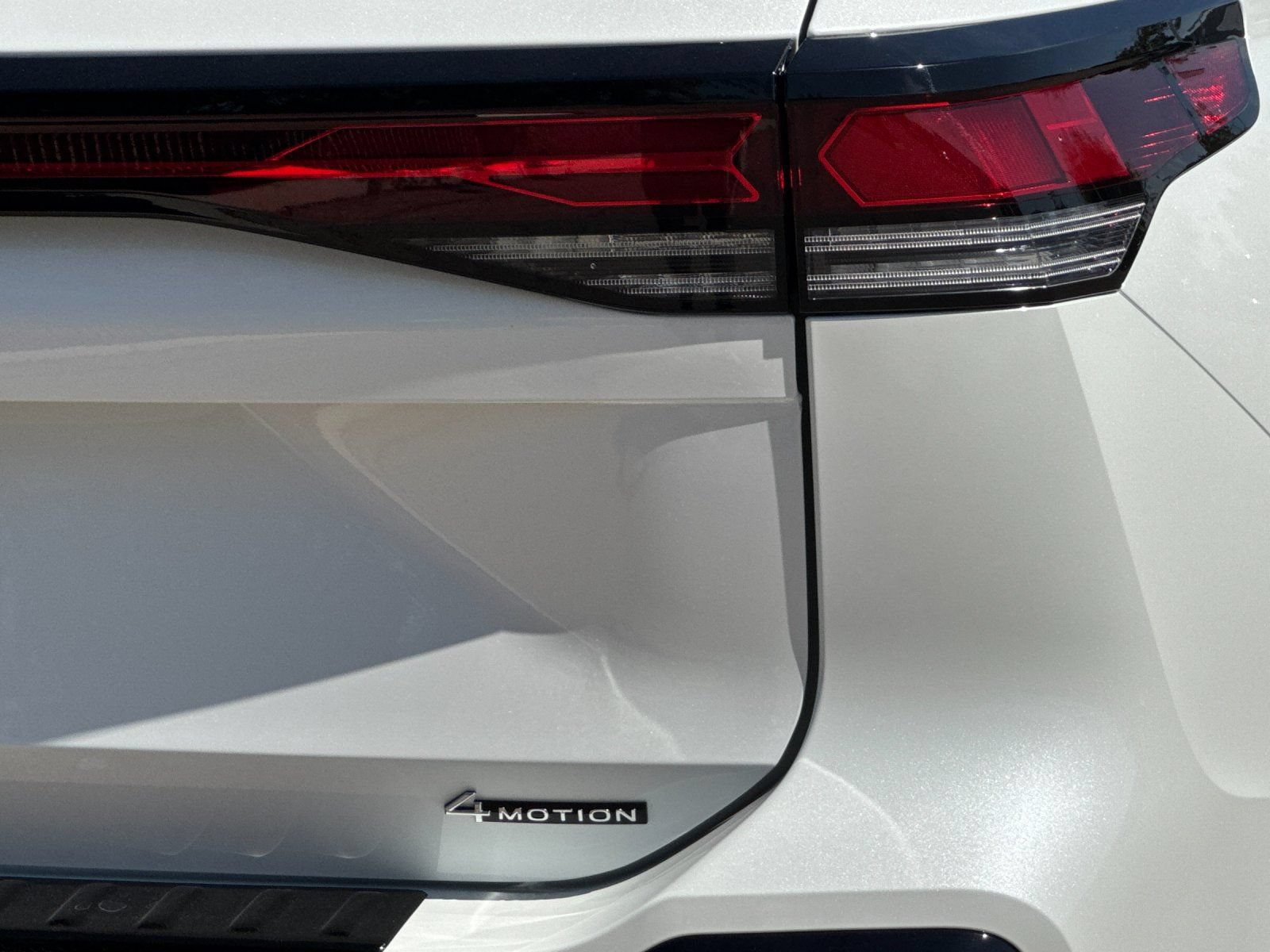 New 2026 Volkswagen Tiguan SE R-Line AWD/4WD image 26