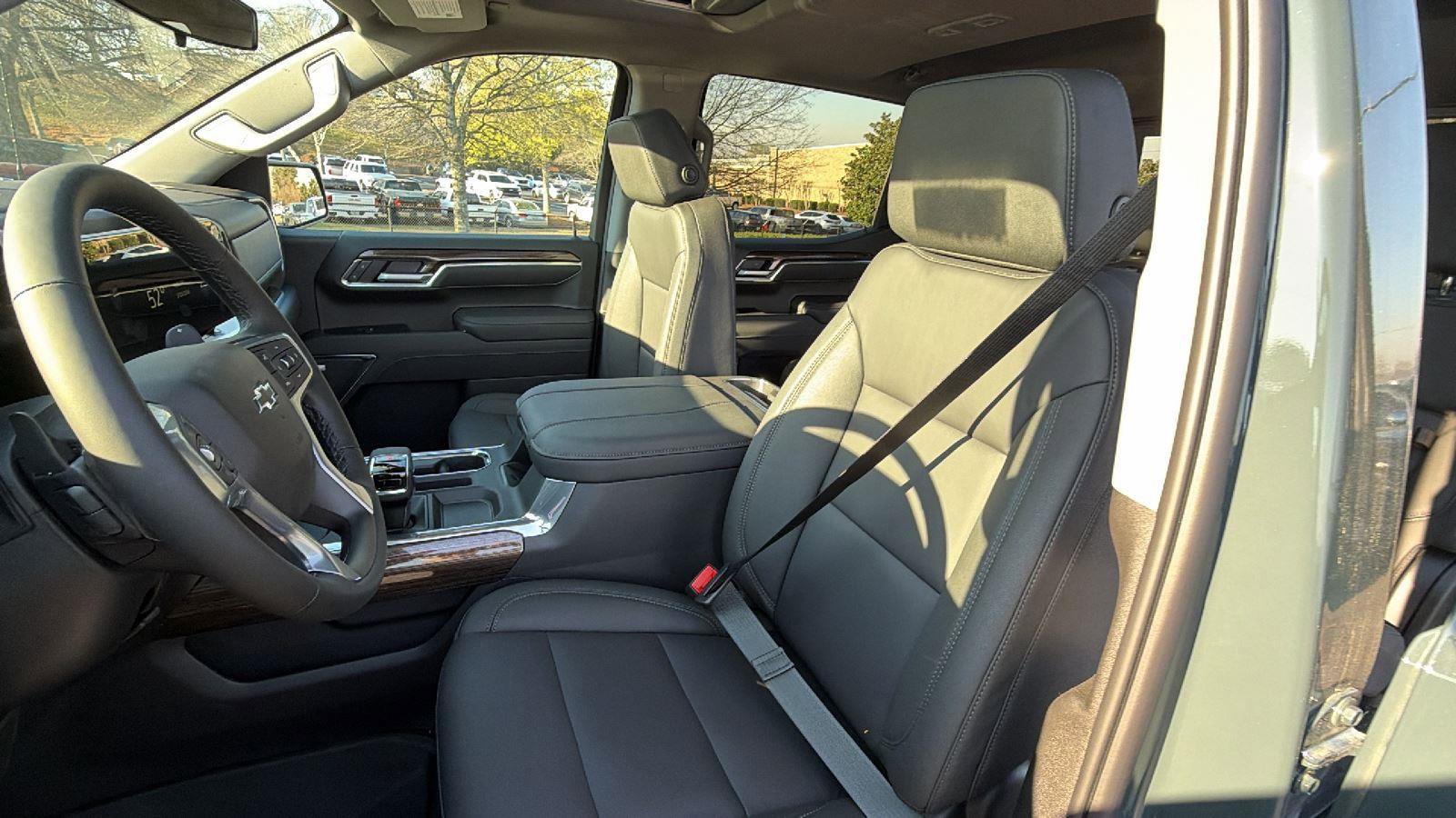 Used 2026 Chevrolet Silverado 1500 LT Trail Boss w/ LT Trail Boss Premium Package AWD/4WD image 14