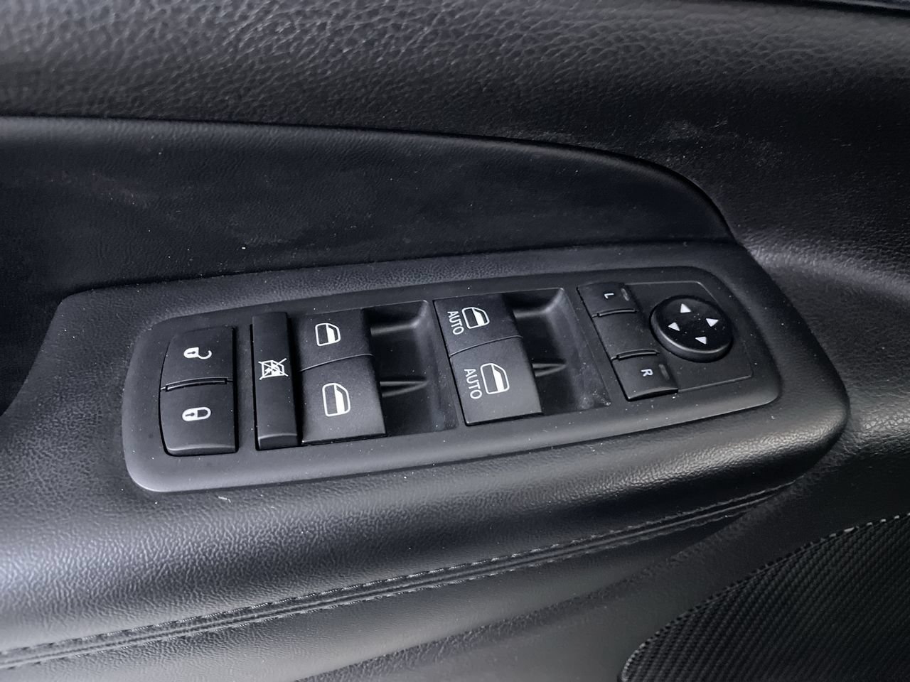 Used 2020 Jeep Grand Cherokee Limited AWD/4WD image 12