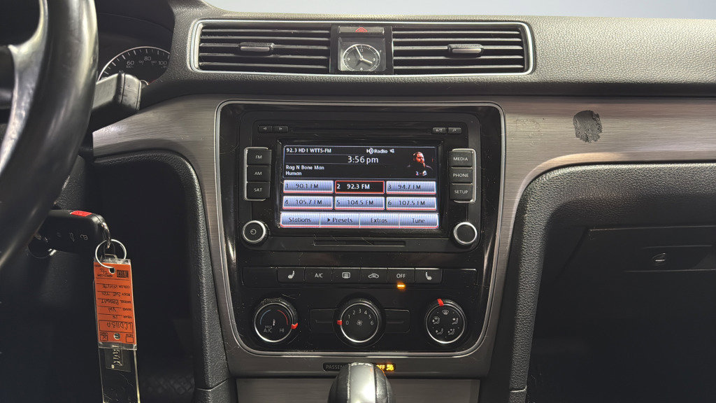 Used 2015 Volkswagen Passat TDI SE image 39