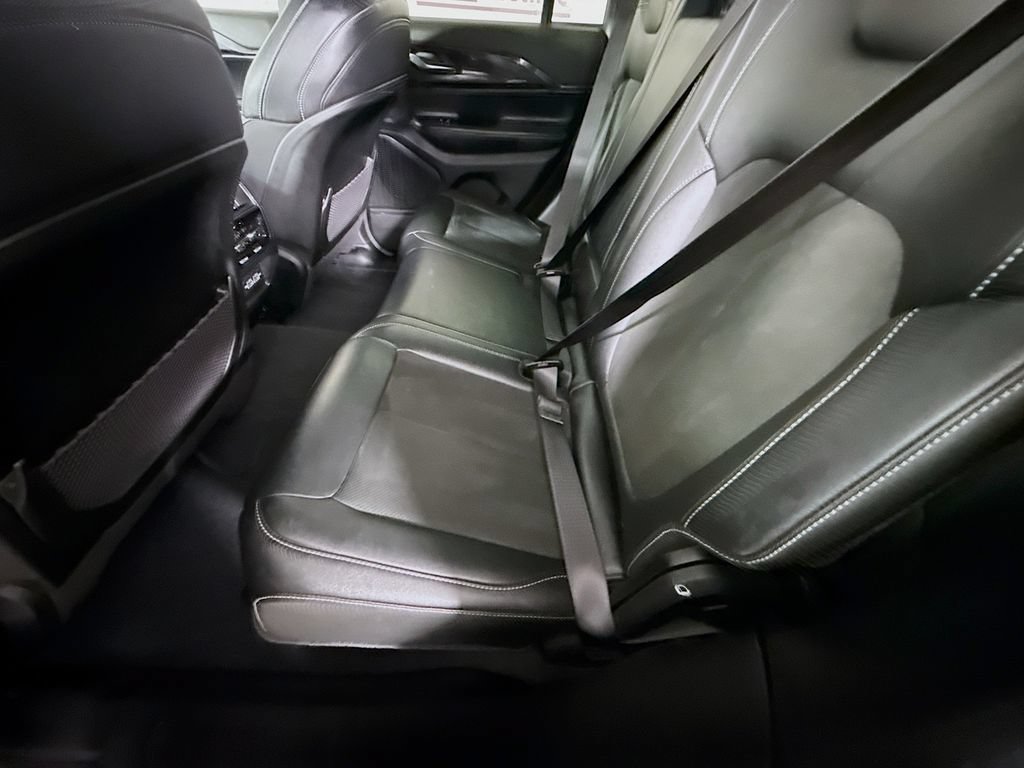 Used 2023 Jeep Grand Cherokee Altitude AWD/4WD image 28