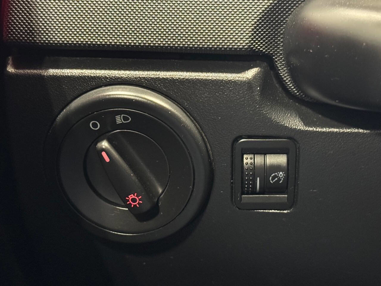 Used 2009 Volkswagen Beetle Convertible FWD image 16