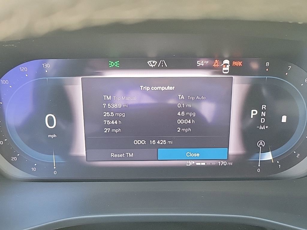 Used 2025 Volvo XC40 B5 Ultra image 18