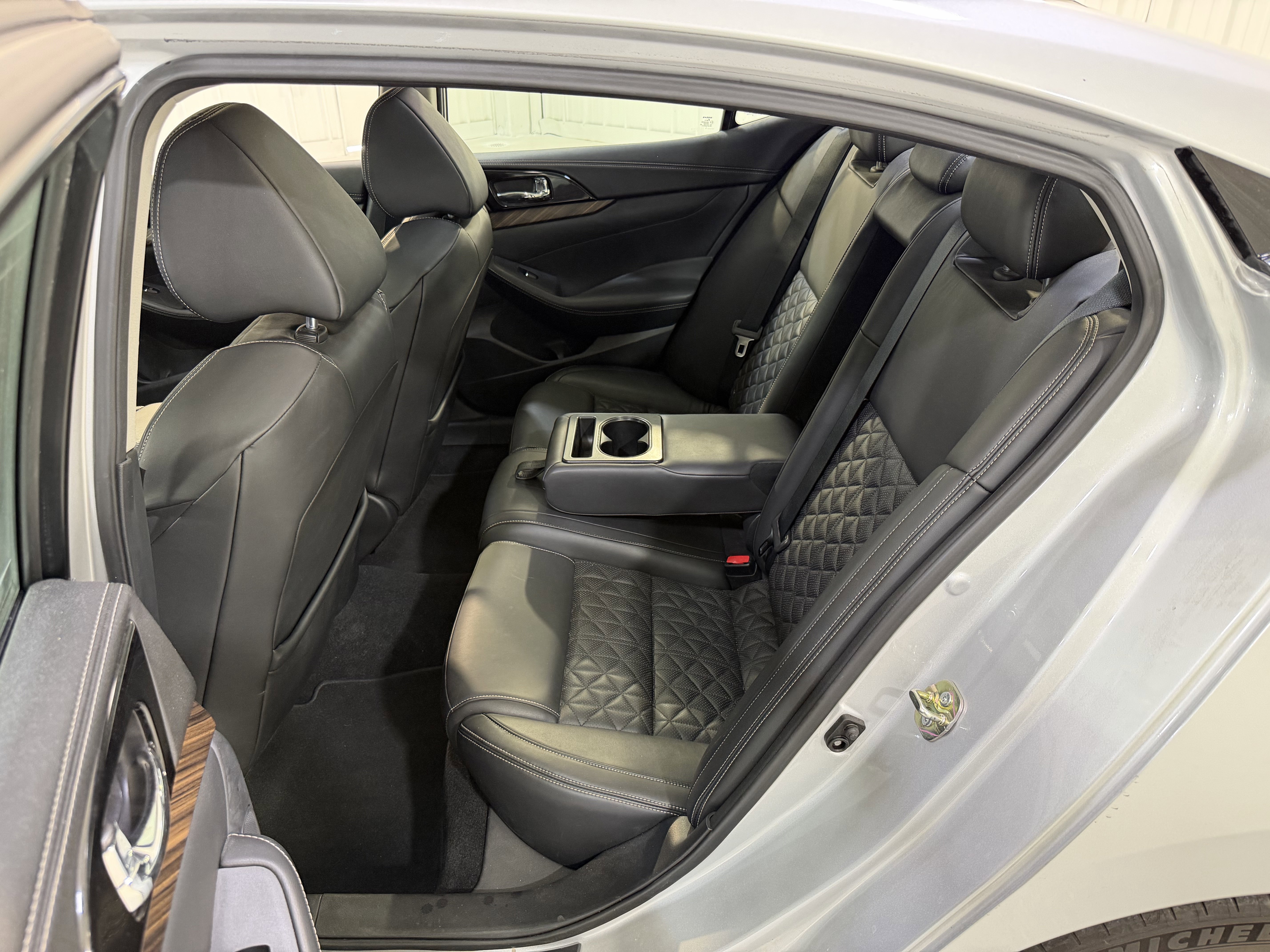 Used 2016 Nissan Maxima Platinum image 12