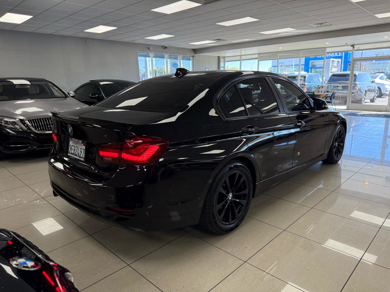 Used 2017 BMW 320i Sedan image 6