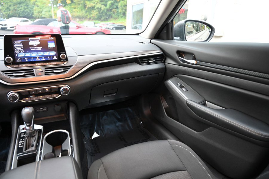 Used 2024 Nissan Altima 2.5 SV image 13