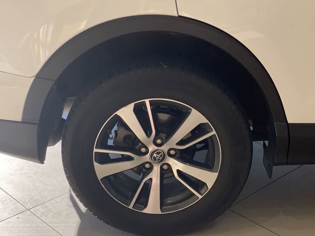 Used 2018 Toyota RAV4 XLE AWD/4WD image 13