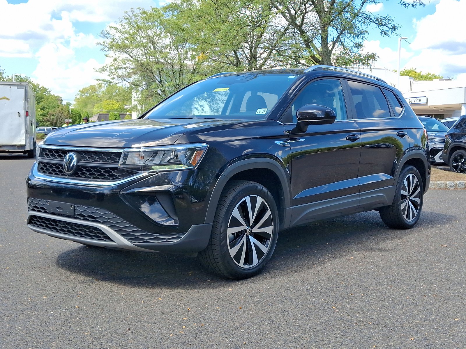 Used 2022 Volkswagen Taos SE w/ Driver Assistance Package AWD/4WD image 3