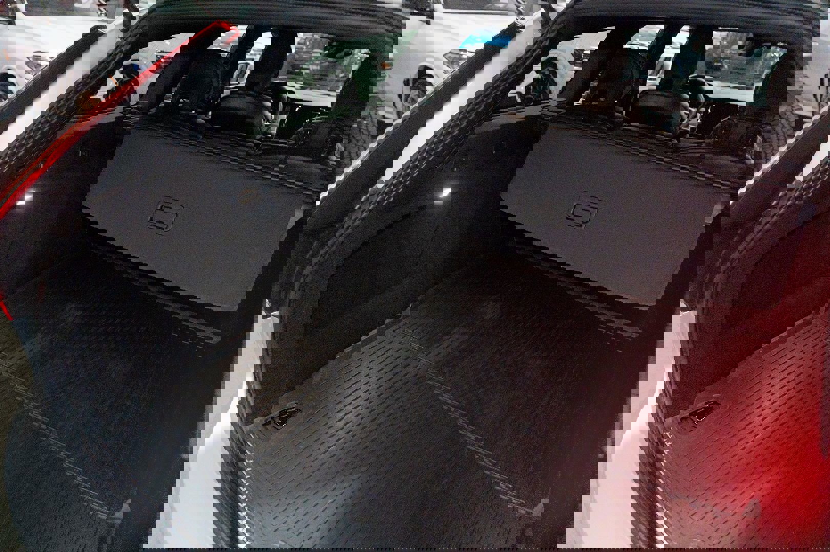 Used 2019 Volvo V90 T5 R-Design w/ Protection Package Premier image 28