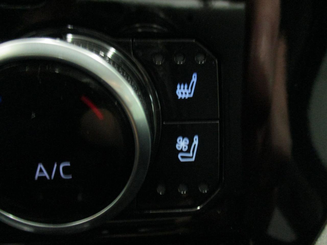 Used 2022 Toyota Highlander Limited image 29