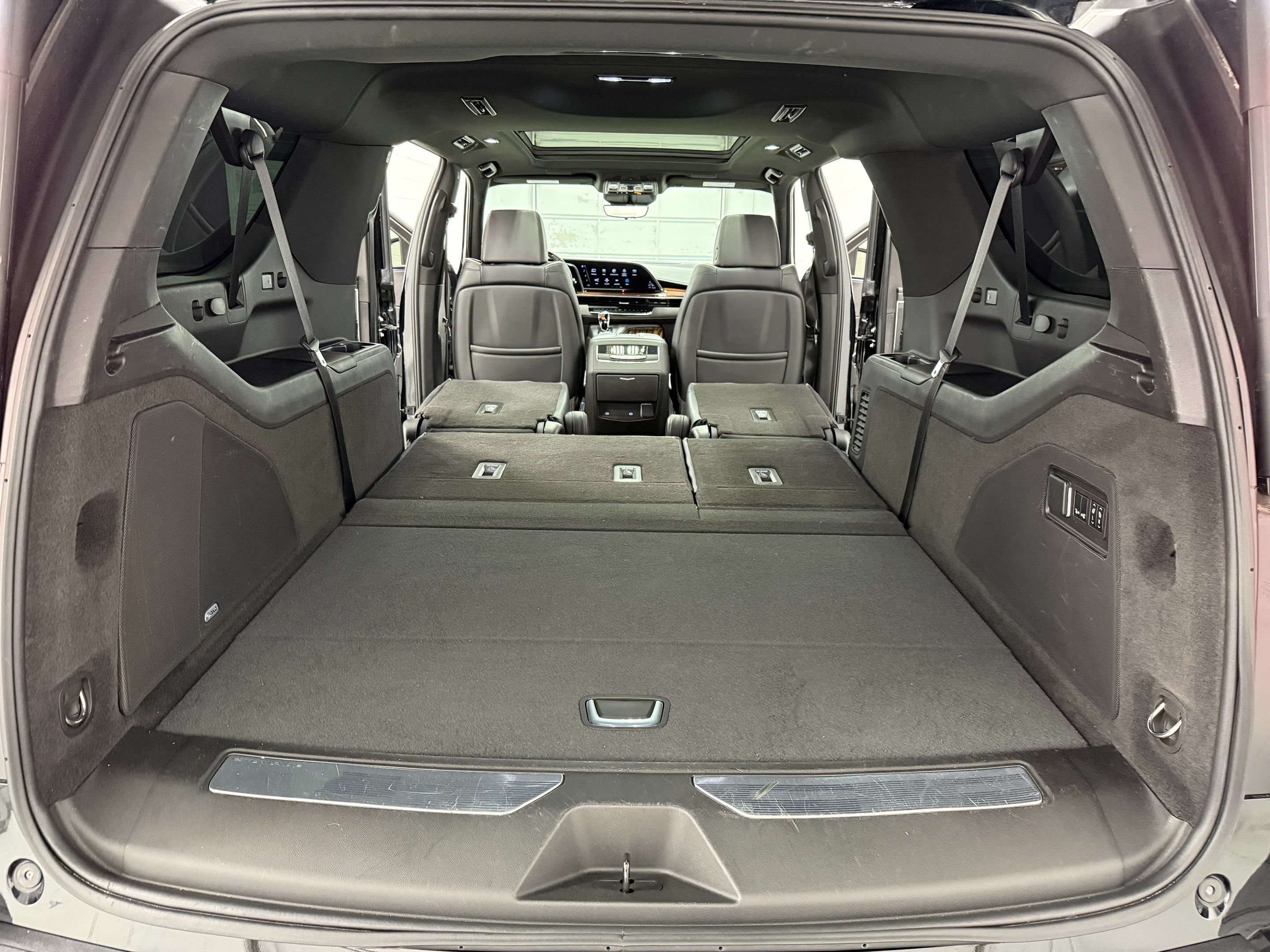 Used 2023 Cadillac Escalade ESV Premium Luxury AWD/4WD image 46