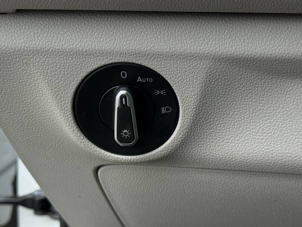 Used 2023 Volkswagen Jetta SE FWD image 20