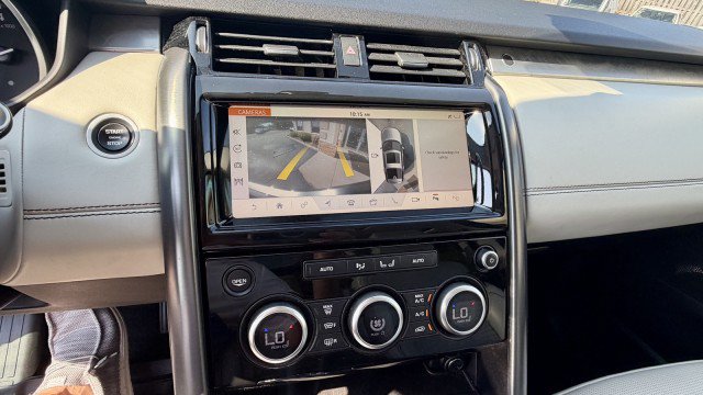 Used 2017 Land Rover Discovery First Edition AWD/4WD image 18