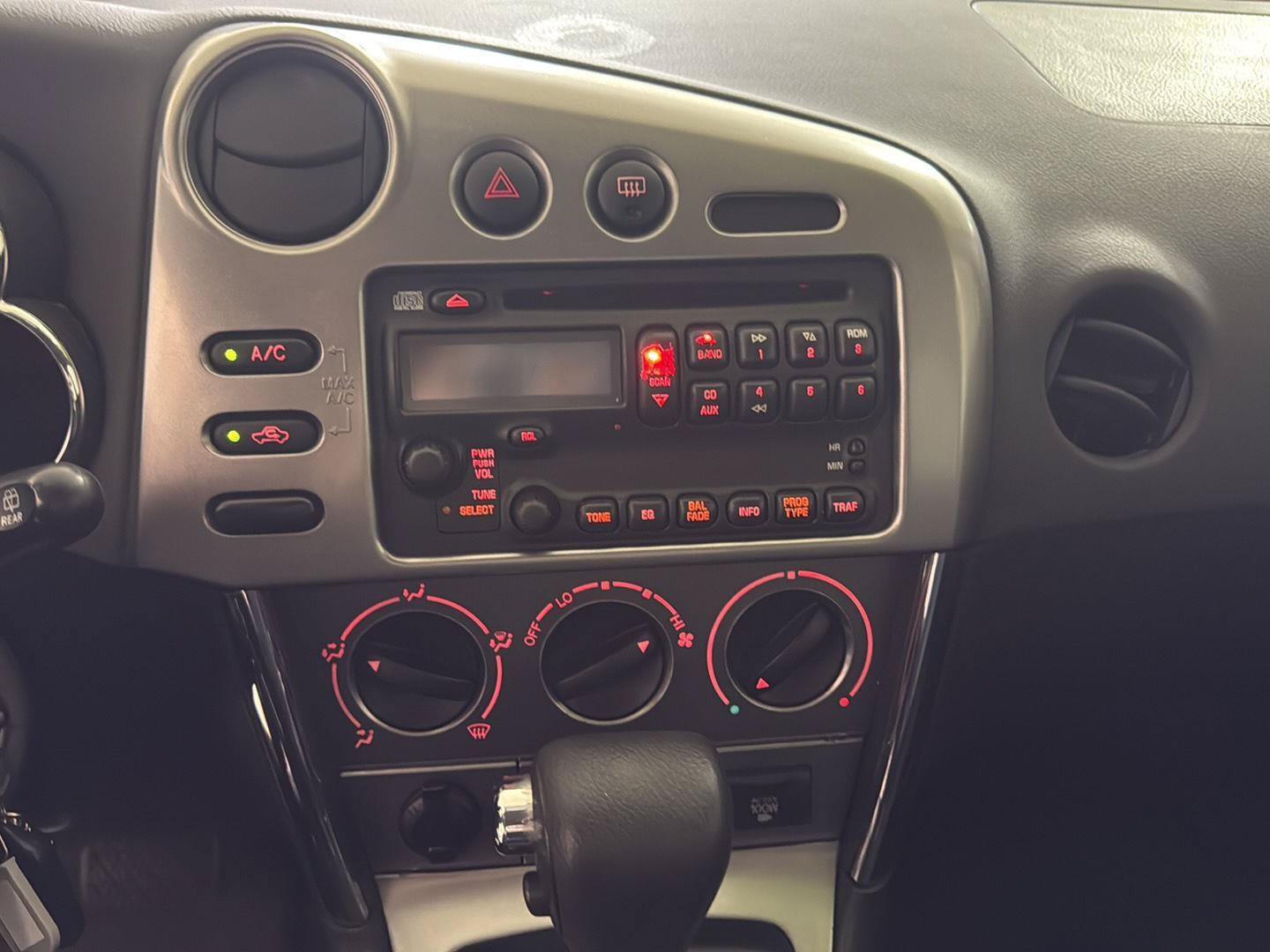 Used 2004 Pontiac Vibe w/ Moon And Tunes Value Package FWD image 18