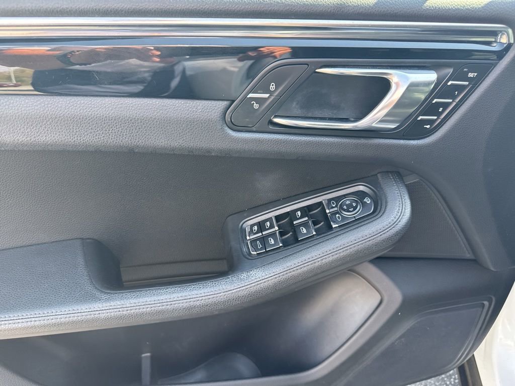 Used 2015 Porsche Macan S image 17
