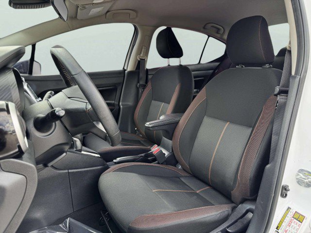 Used 2021 Nissan Versa SR image 19