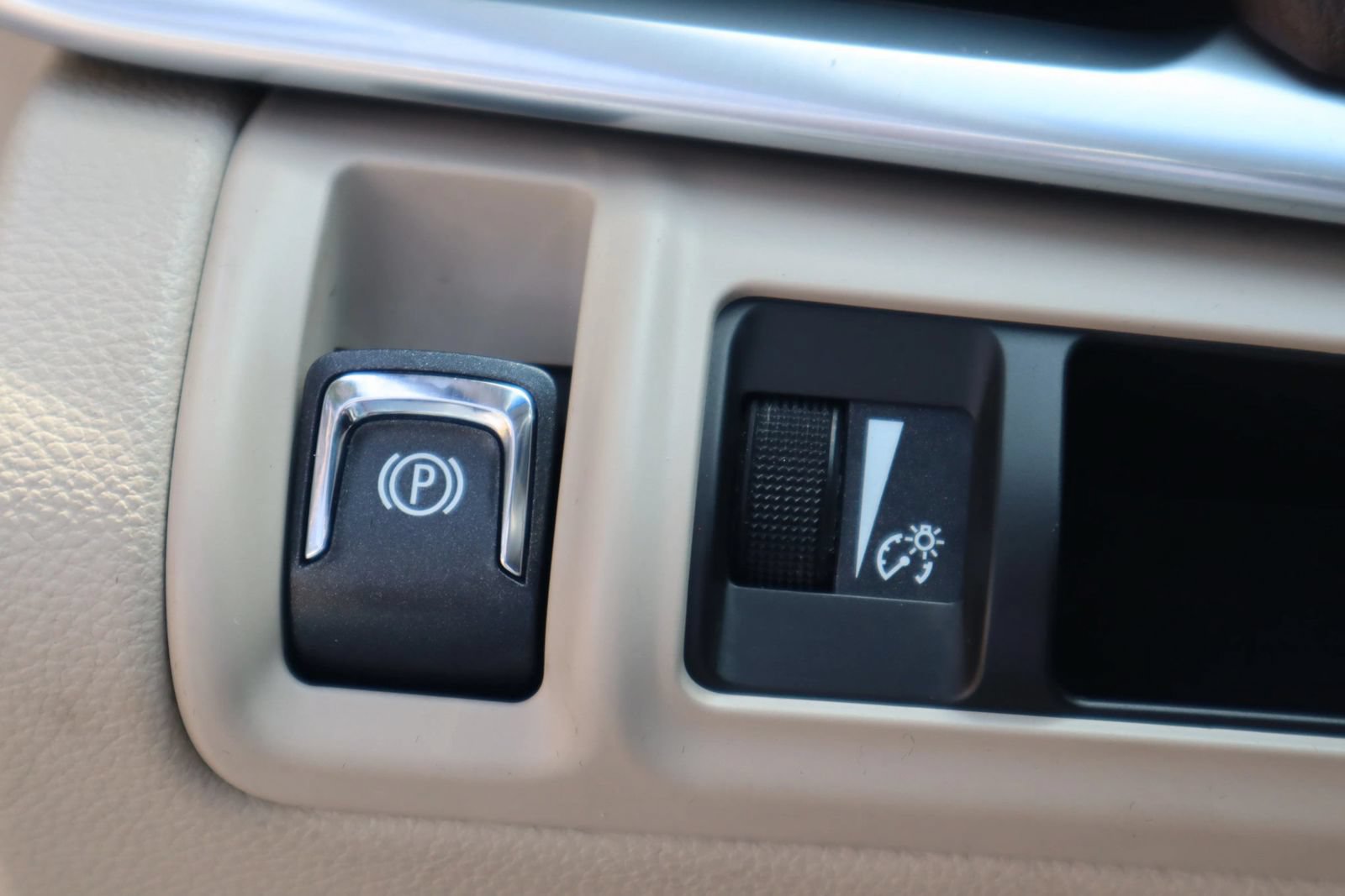Used 2013 Cadillac XTS Luxury FWD image 29