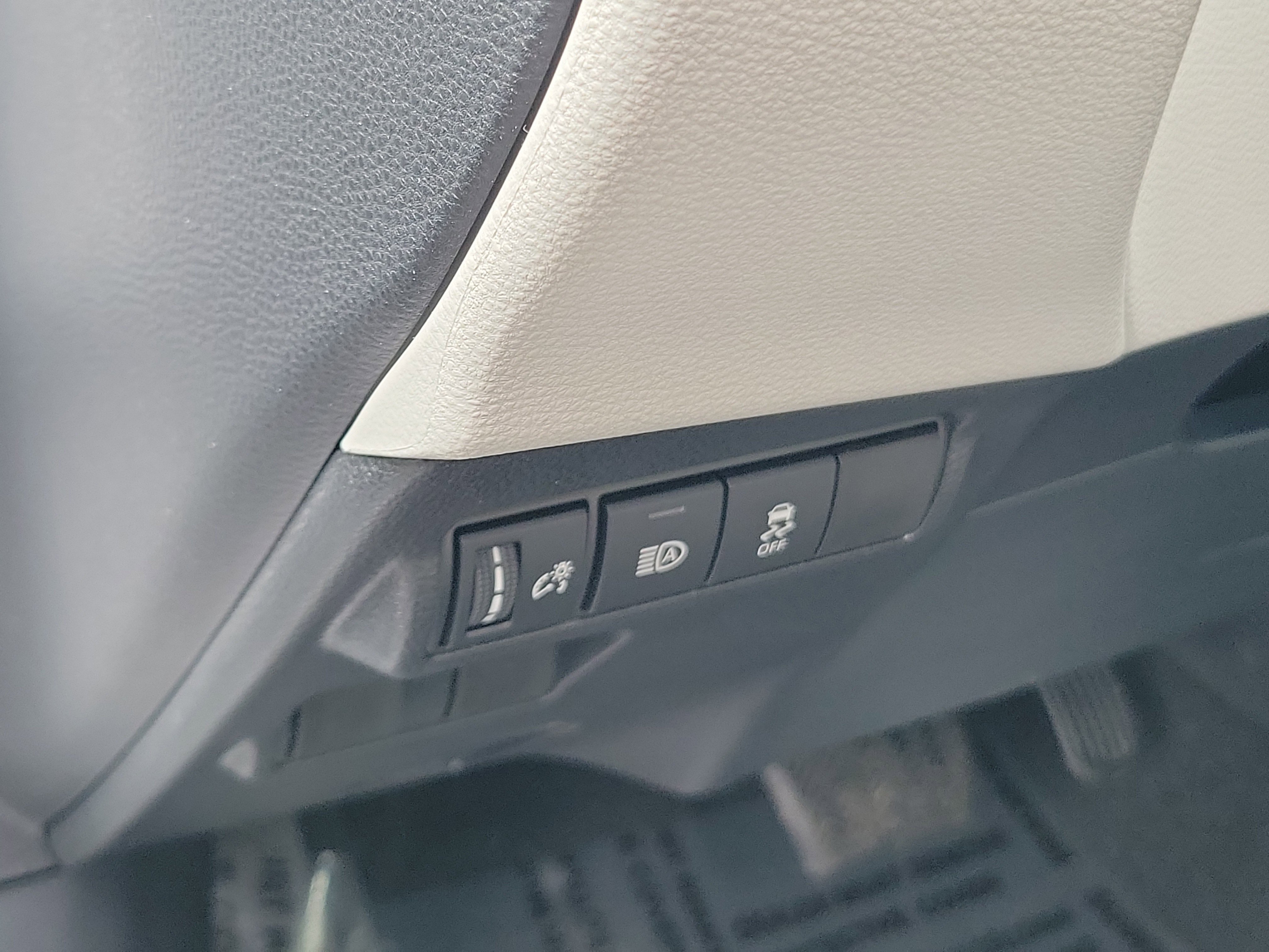 New 2026 Toyota Corolla Cross L image 21